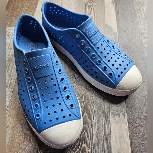 Native Shoes Jefferson Style Bright Bkue Size J5 - Picture 1 of 10